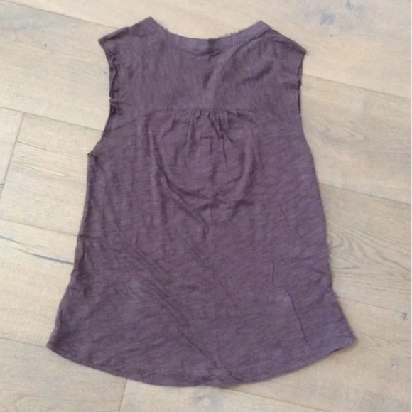 Cotton sleeveless embroidered tank top - Picture 2 of 9